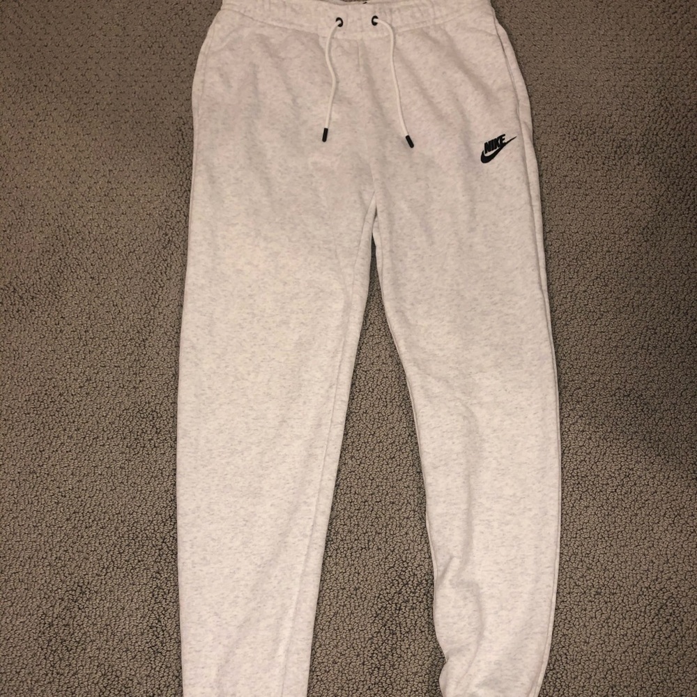 Nike creme sweatpants